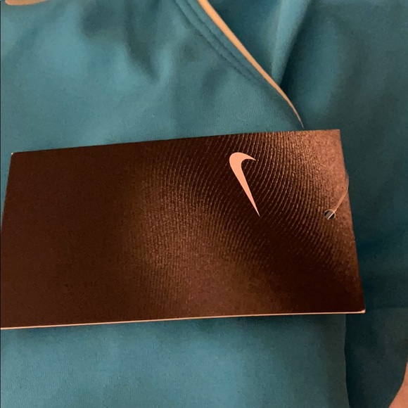 Nike women’s one piece swimsuit - Picture 4 of 6